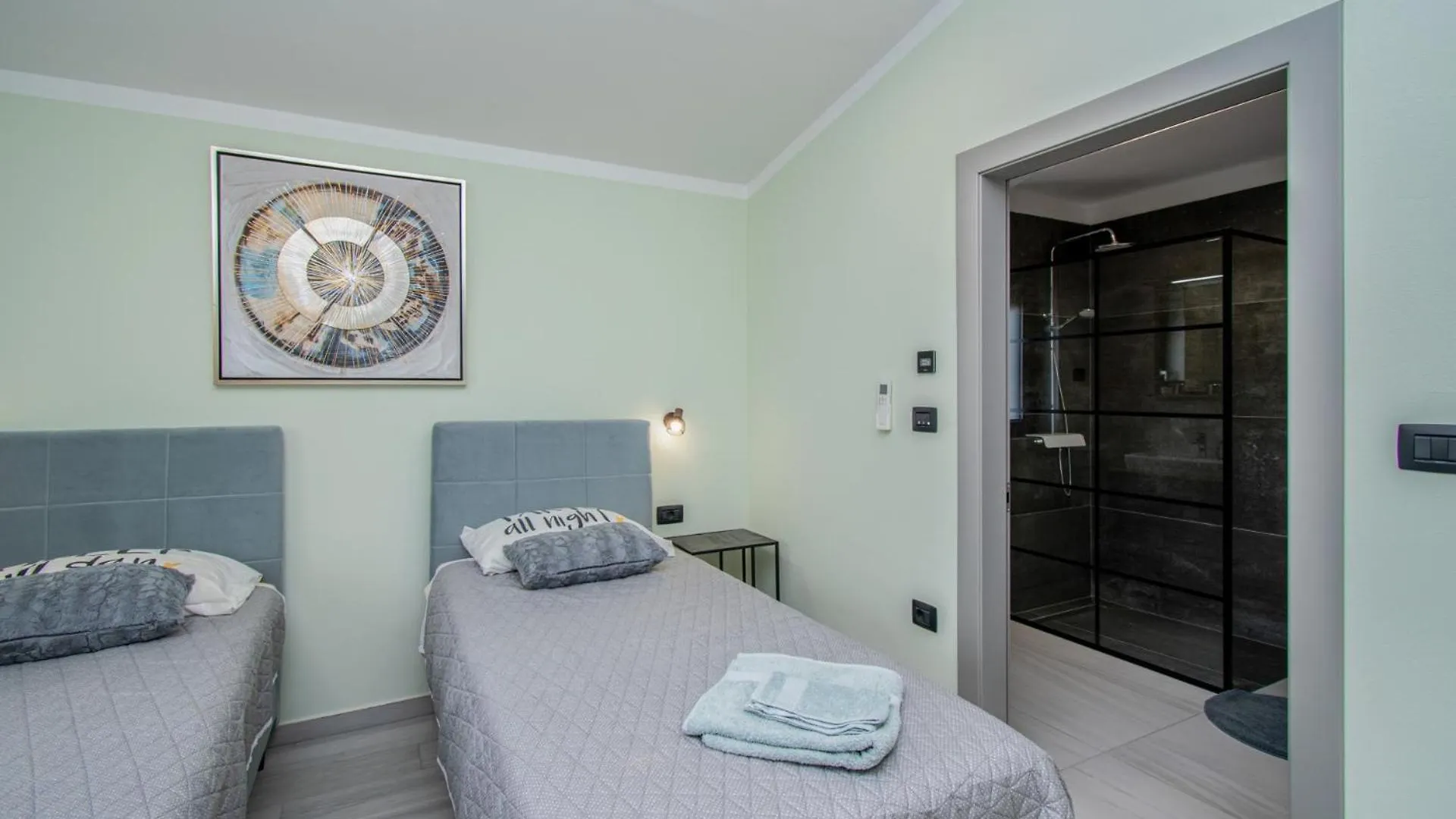 Villa Vala With A Large Yard Near Pula